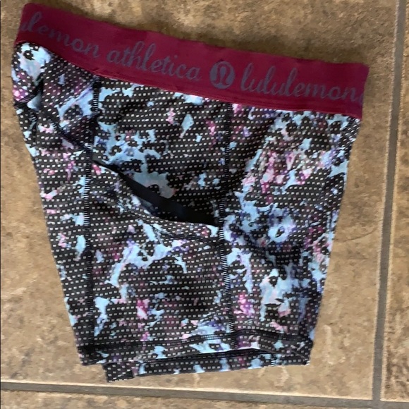 Lululemon Compression Shorts With Pockets - Picture 4 of 6